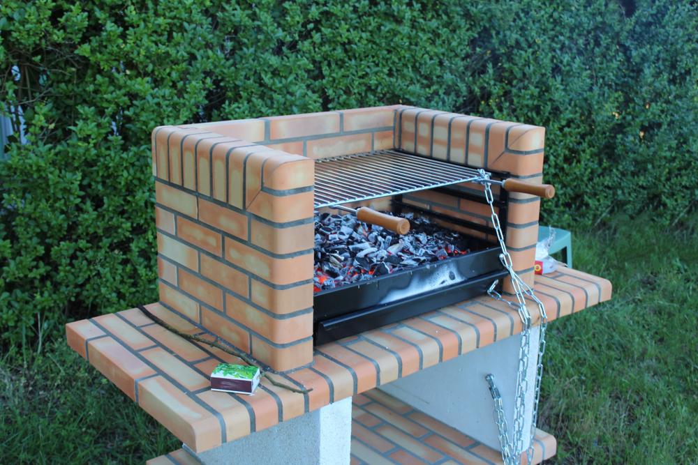 barbecue peut être monté en brique